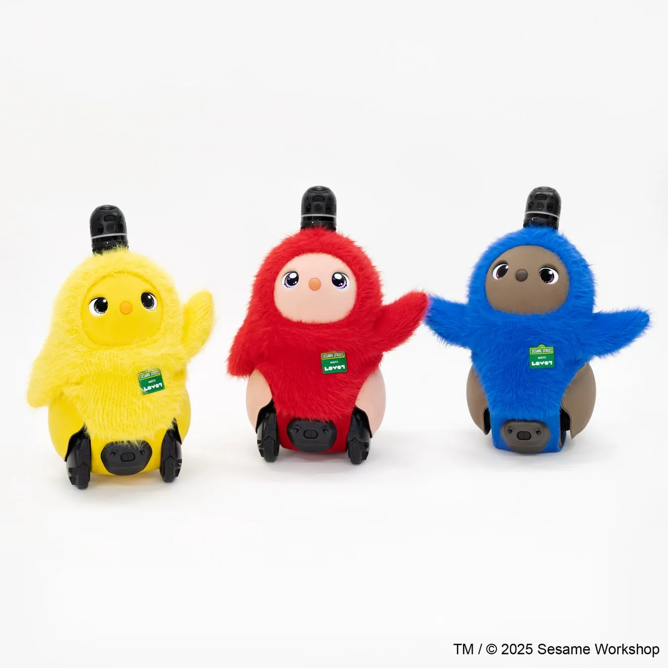 SESAME STREET meets LOVOT キャラクターベースウェアのニット素材とデザイン