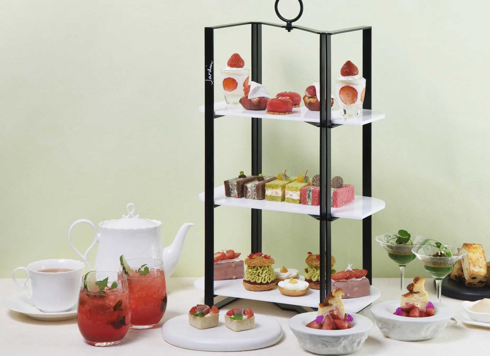 オールデイフレンチビストロ『ジャルダン』のストロベリーアフタヌーンティー