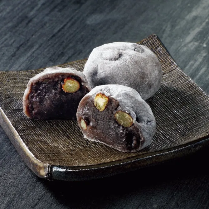 節分 ミニ豆大福 ごまあんの写真