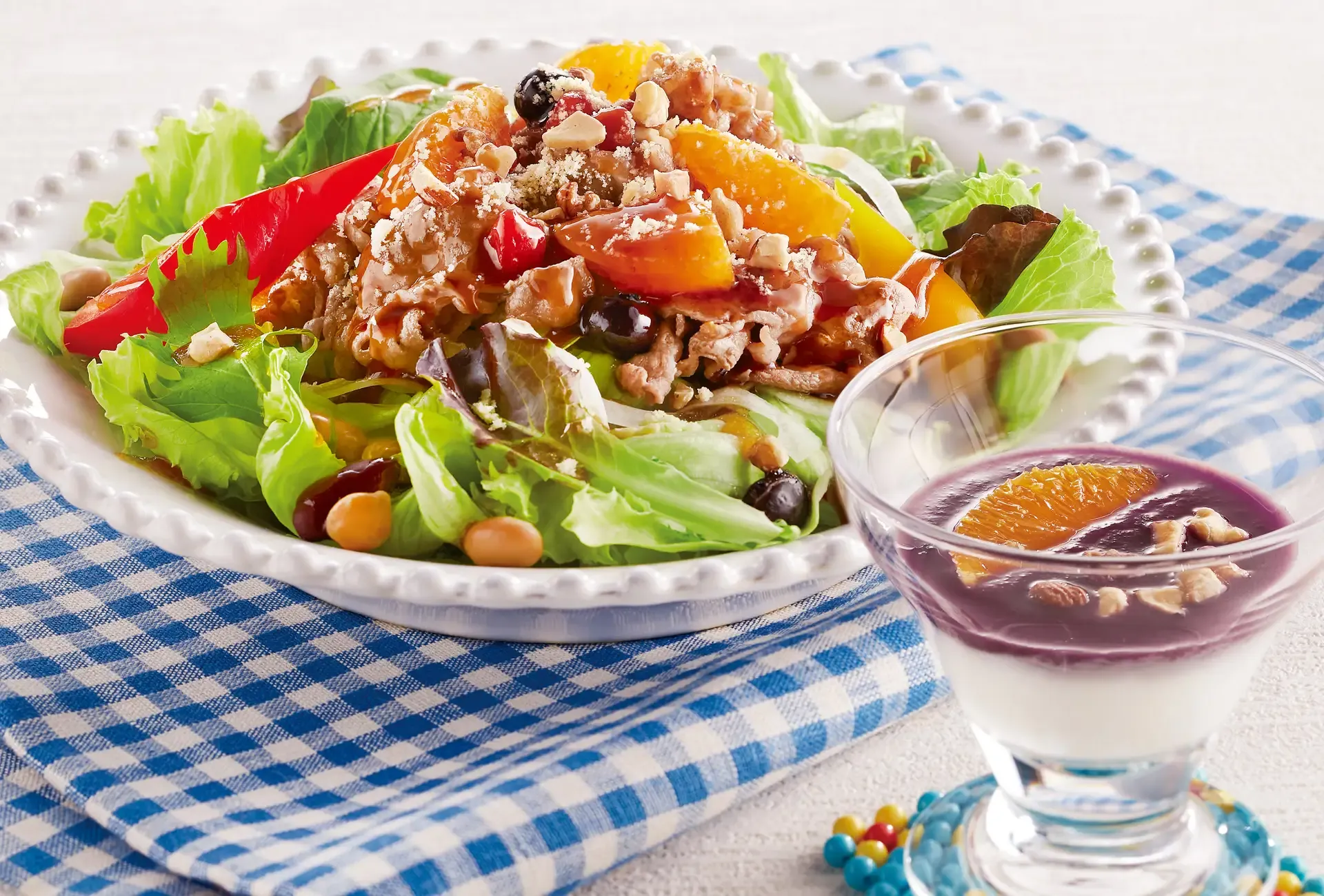 カラダはぐくむ！薄切りビーフとミックスビーンズのパワーサラダ＆アサイーヨーグルト