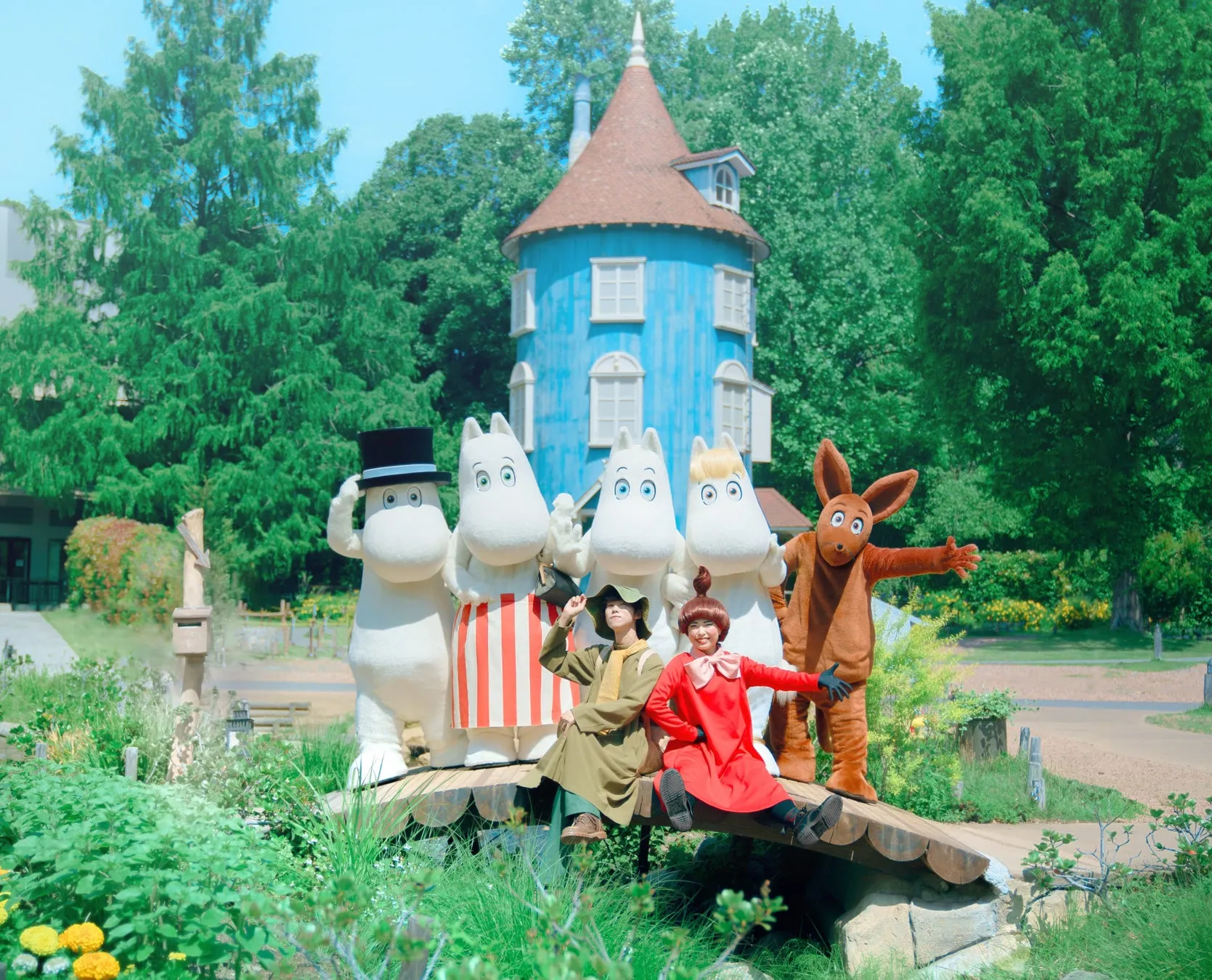 ムーミンバレーパークでのキャラクター集合写真