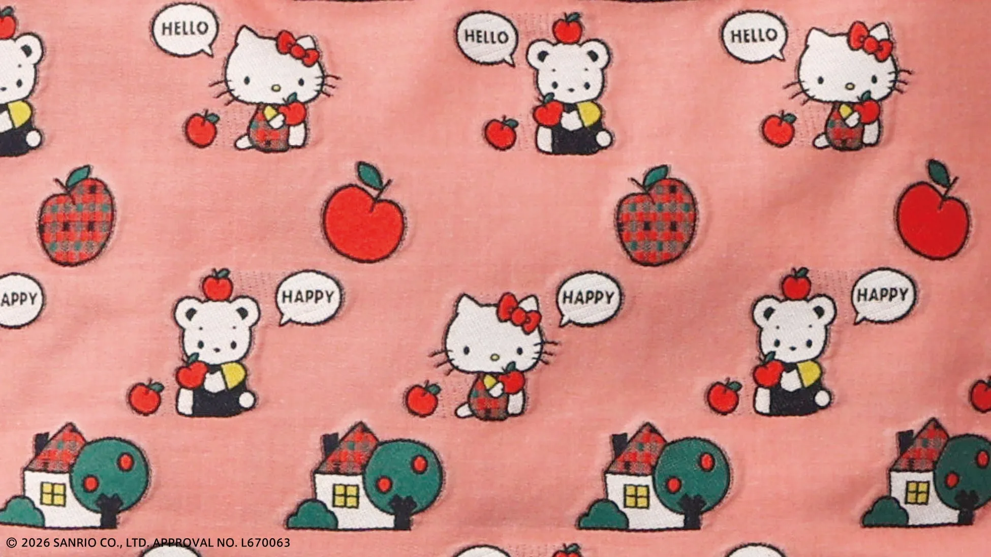 ファミちゃんとハローキティがなかよく過ごす様子の衣料とステーショナリー