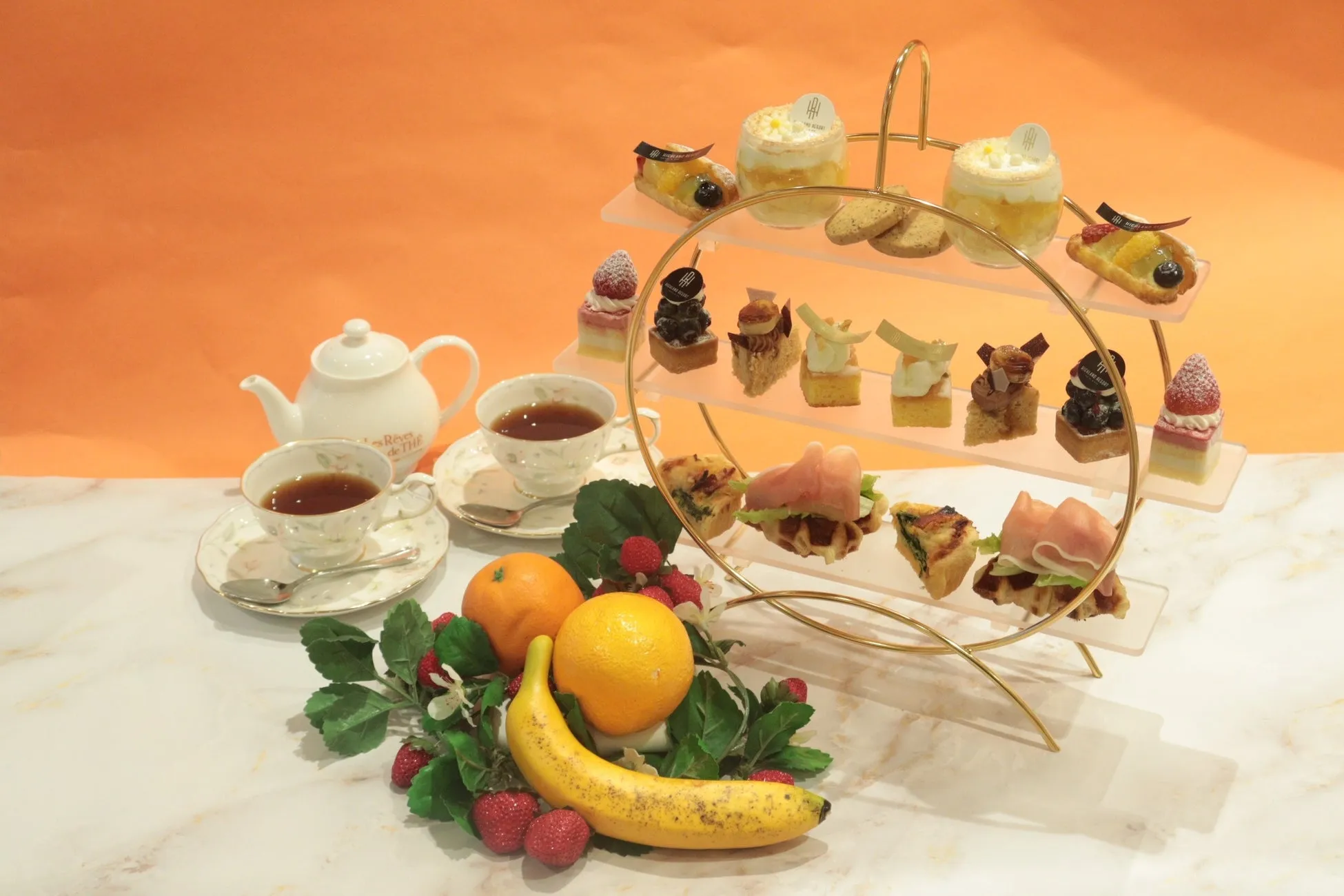 アフタヌーンティーセットとフルーツ