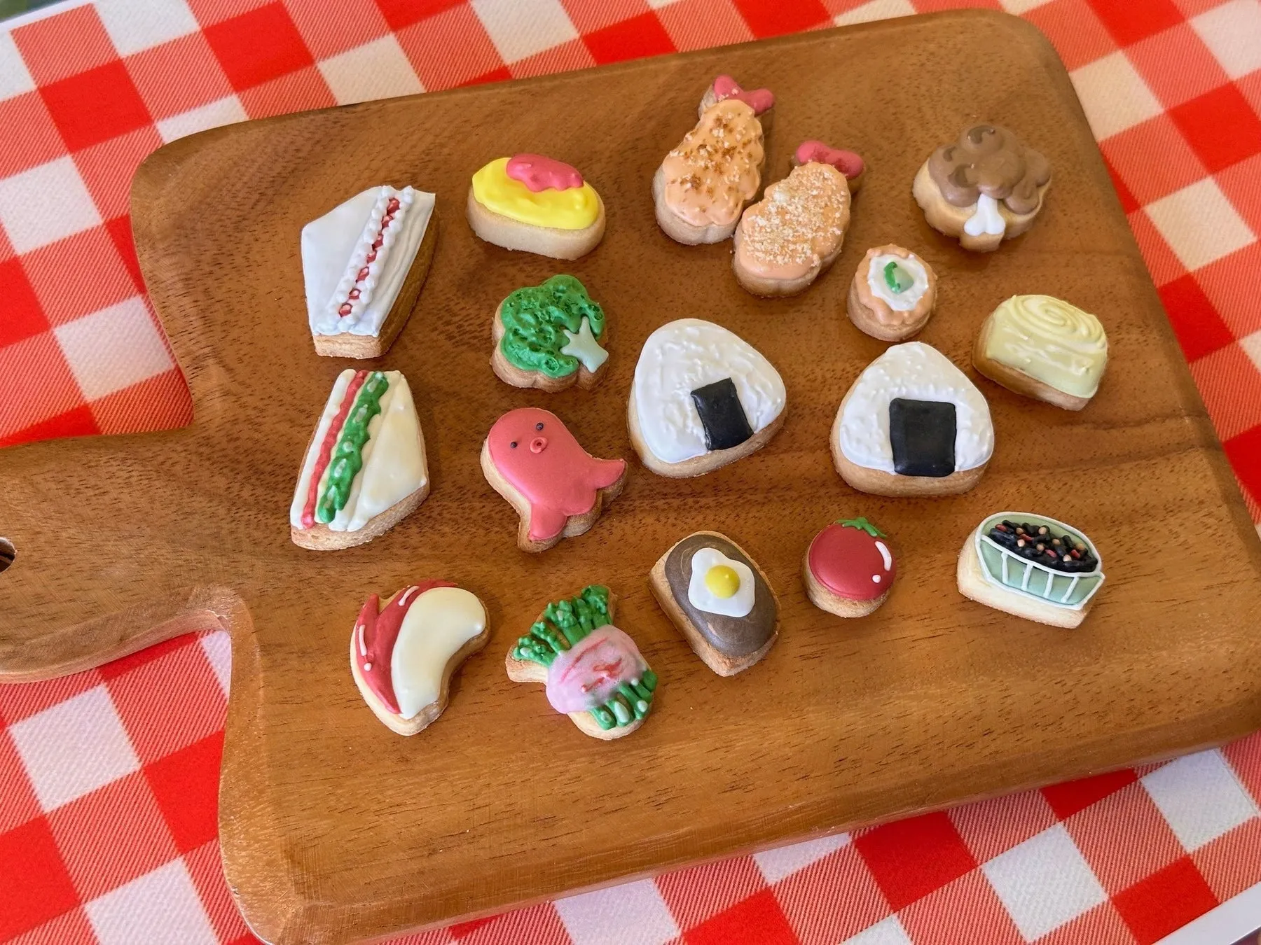 ピクニックテーマのアイシングクッキー