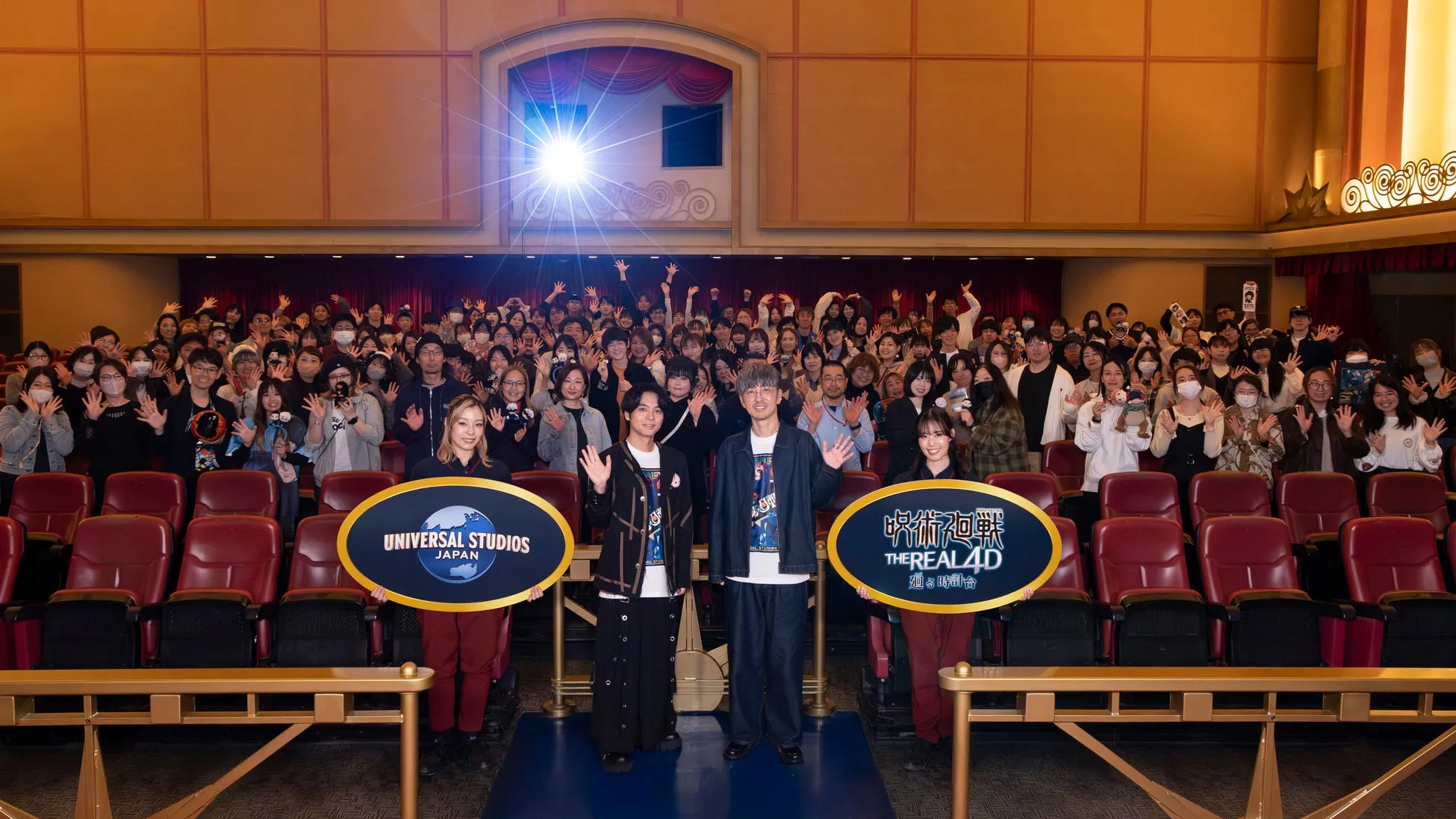 呪術廻戦イベントでファンと声優が集う様子