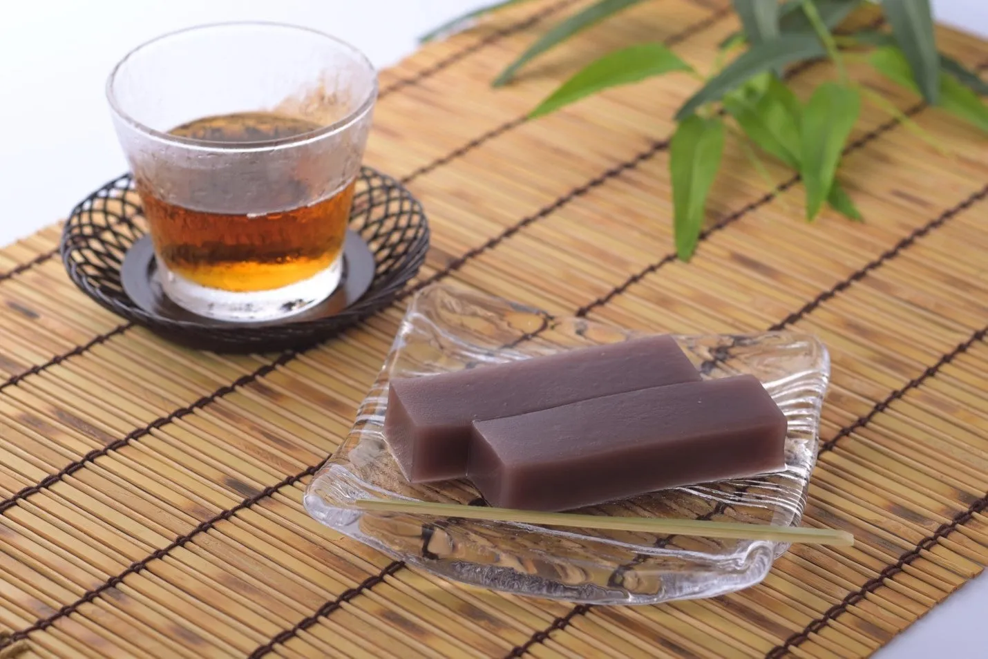 お好みの大きさに切り分けて楽しめる「赤福水ようかん」