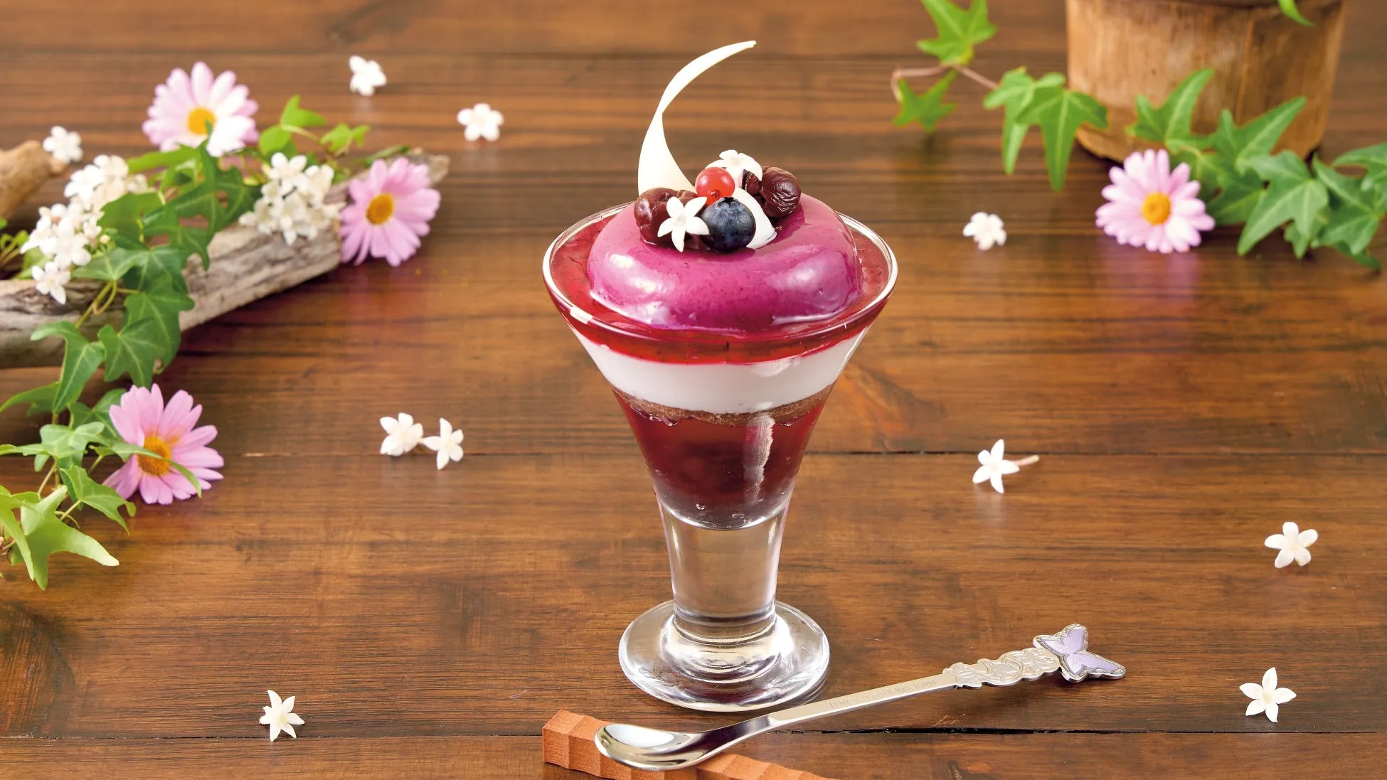 フリーレンの冒険をテーマにした華やかなデザート