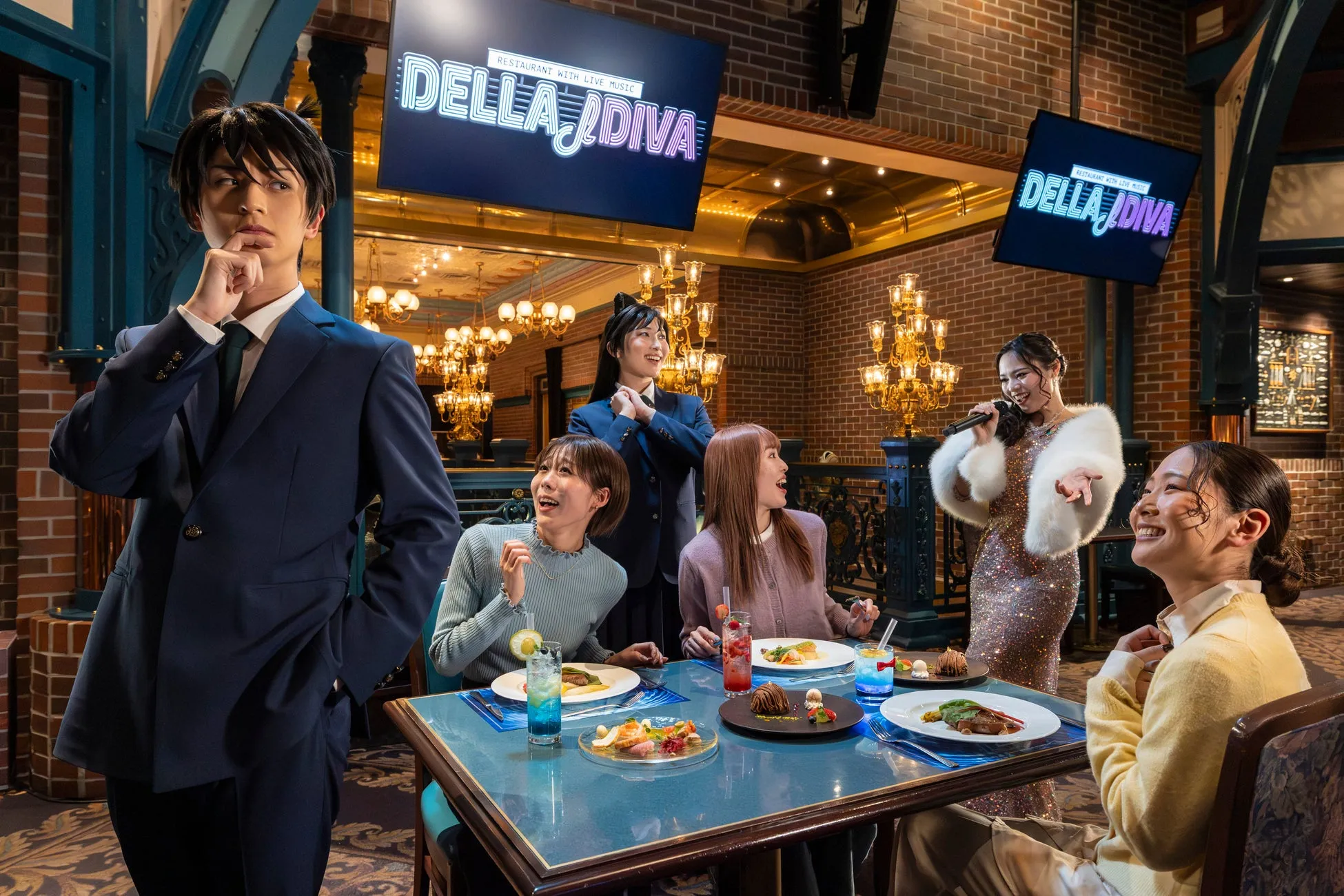 レストランで楽しむキャラクターたち