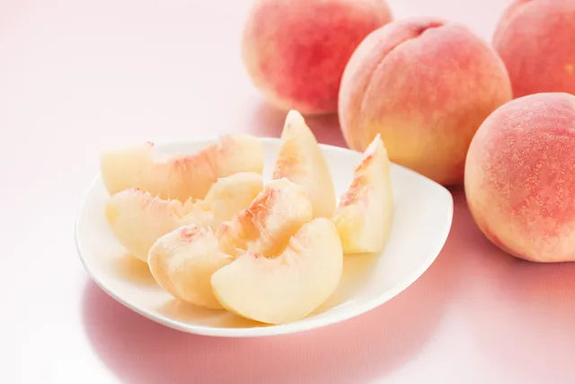 白桃の香りとまろやかなミルクチョコのグミ