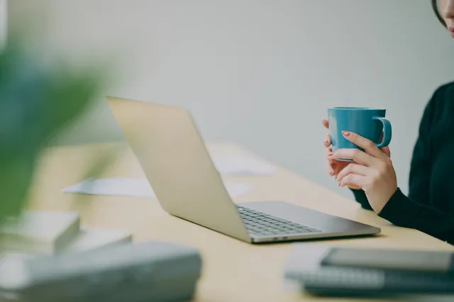 PC作業中や勉強時に食べやすいチョココーティンググミのイメージ