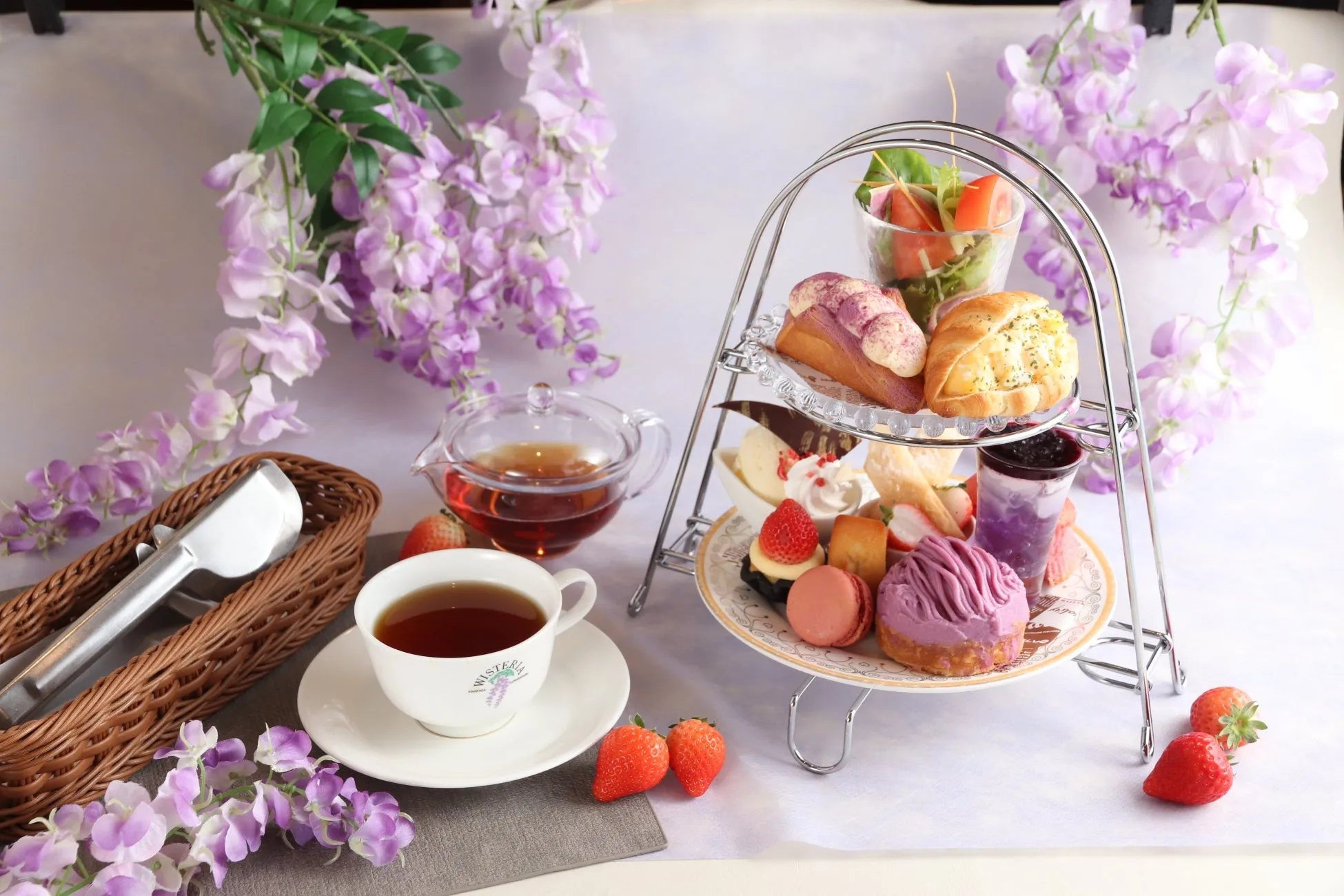 藤のデザートスタンド