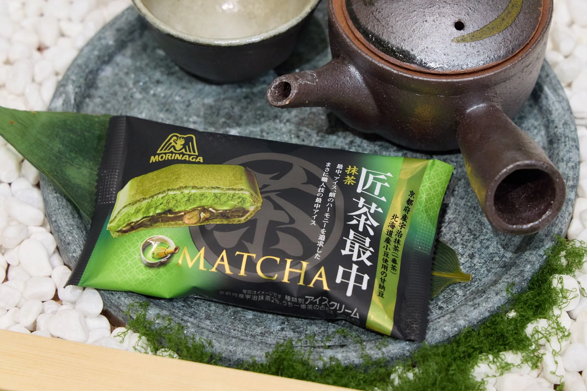 抹茶最中アイスクリームと茶器