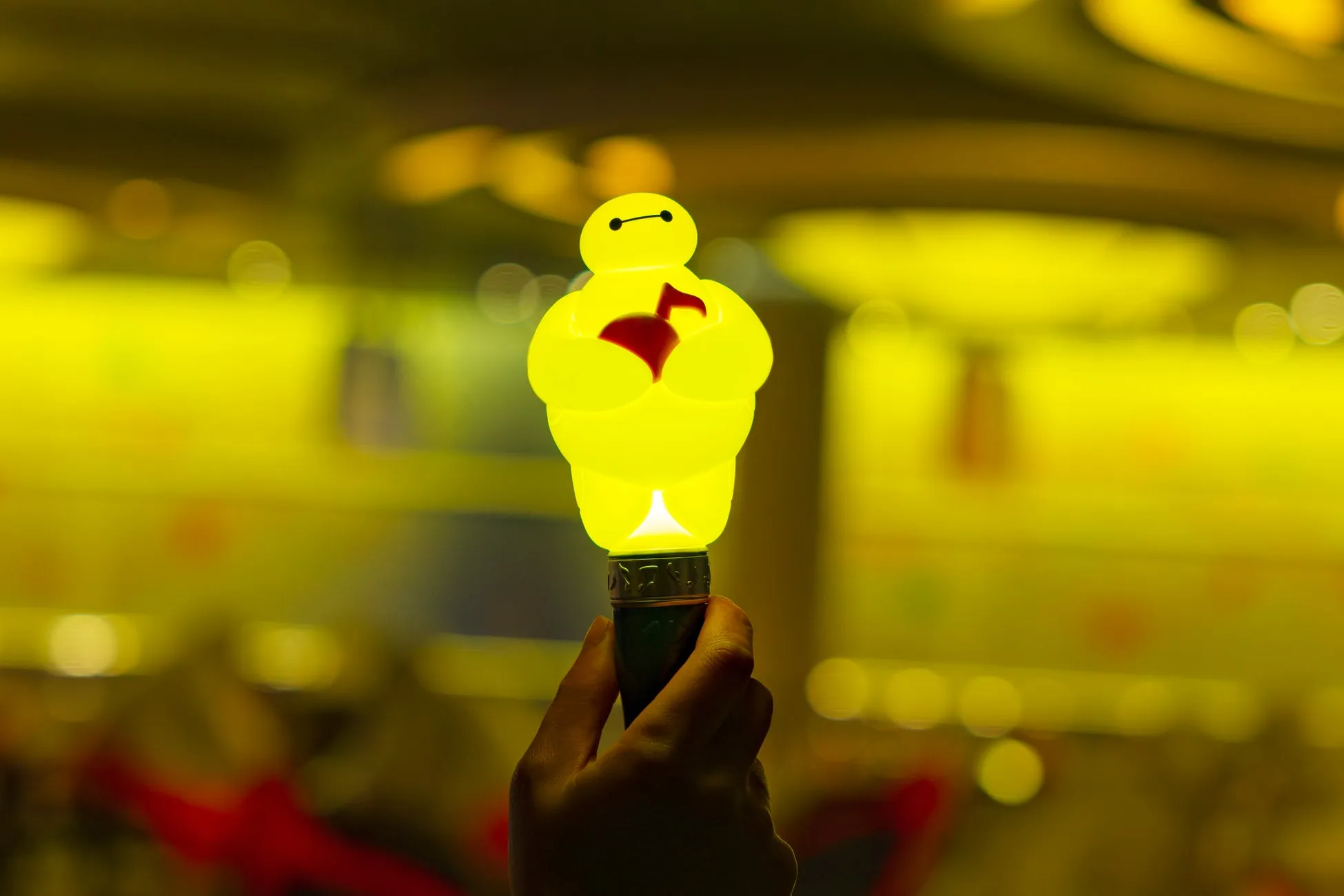 ディズニーキャラクターの黄色いライトアップアイテム