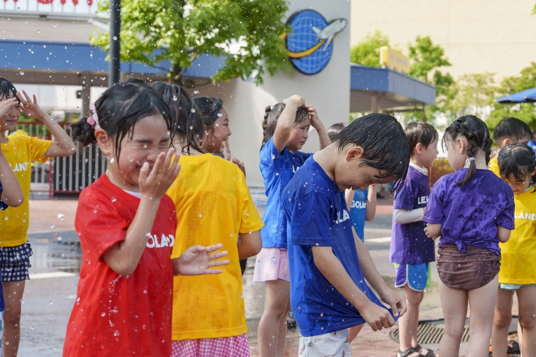 レゴランドで水遊びを楽しむ子供たち