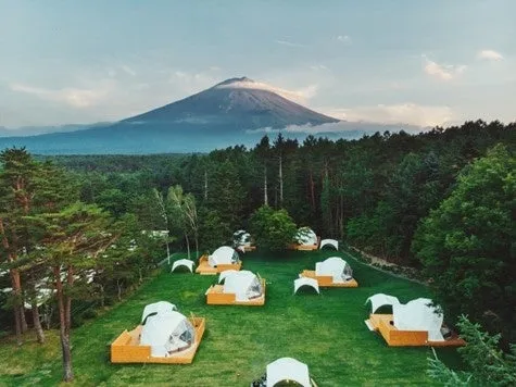 富士山とキャンプ場のテント