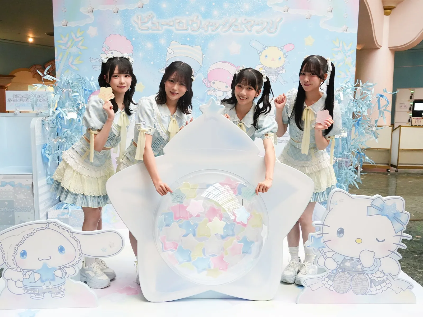 ピューロランドでポーズを取る≒JOYメンバー