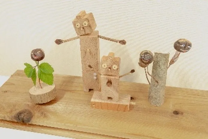 木製のキャラクターたち