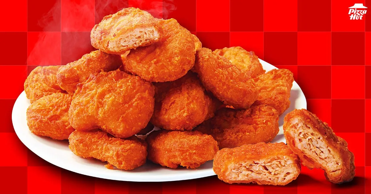 レッドハットチキンナゲットとPizza Hutロゴ