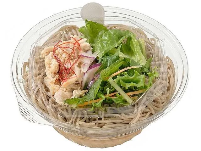 透明容器に入ったそばと野菜の冷やしかけセット