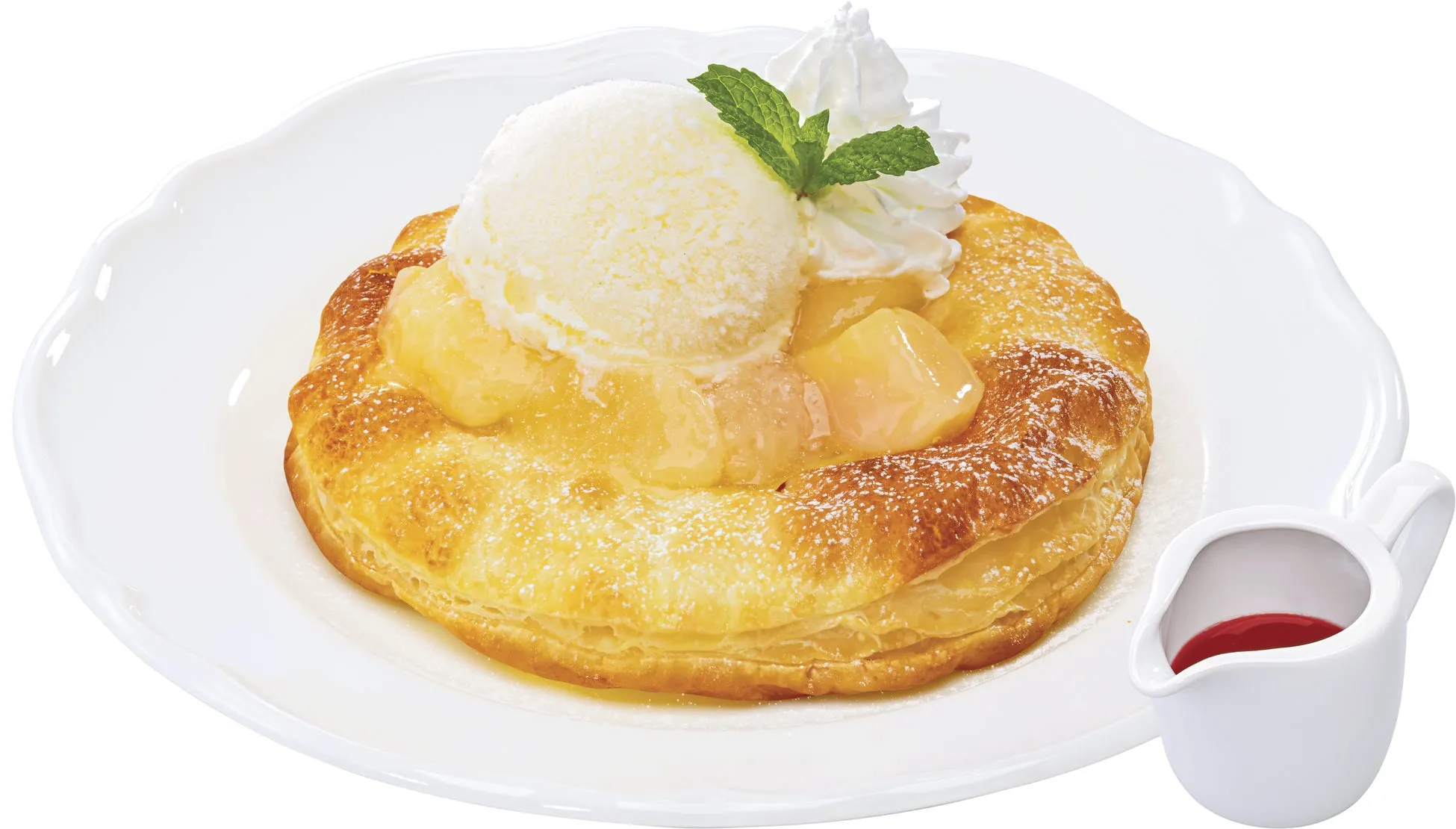 白桃のパイとアイスクリームがのったドルチェ