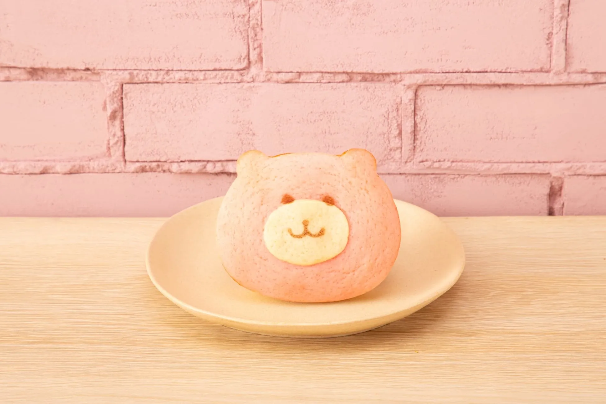 くまさんポシェットパン フランボワーズソースがはいったメロンパン風ポシェットパン