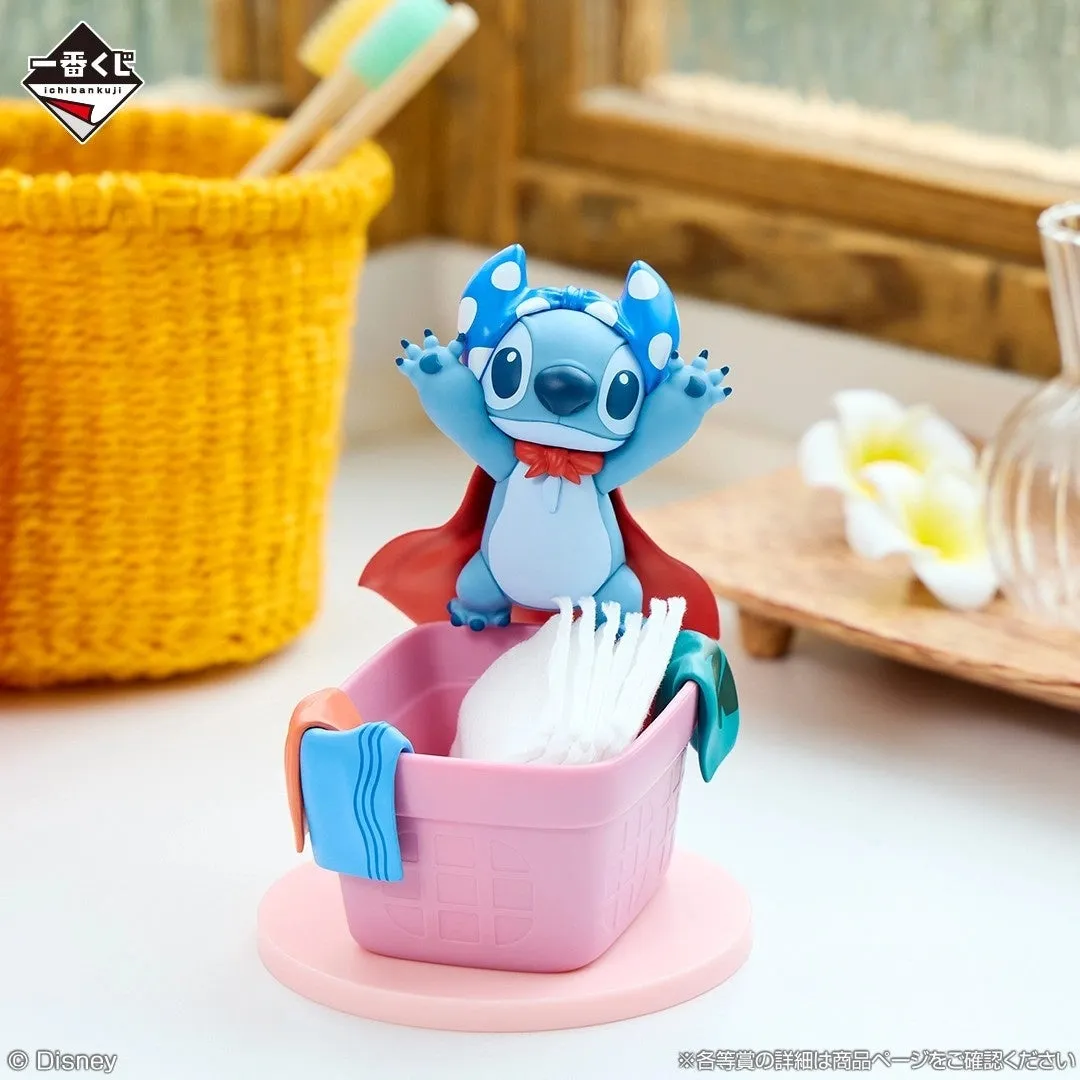 スティッチの赤いマントのフィギュアとピンクのバスケット