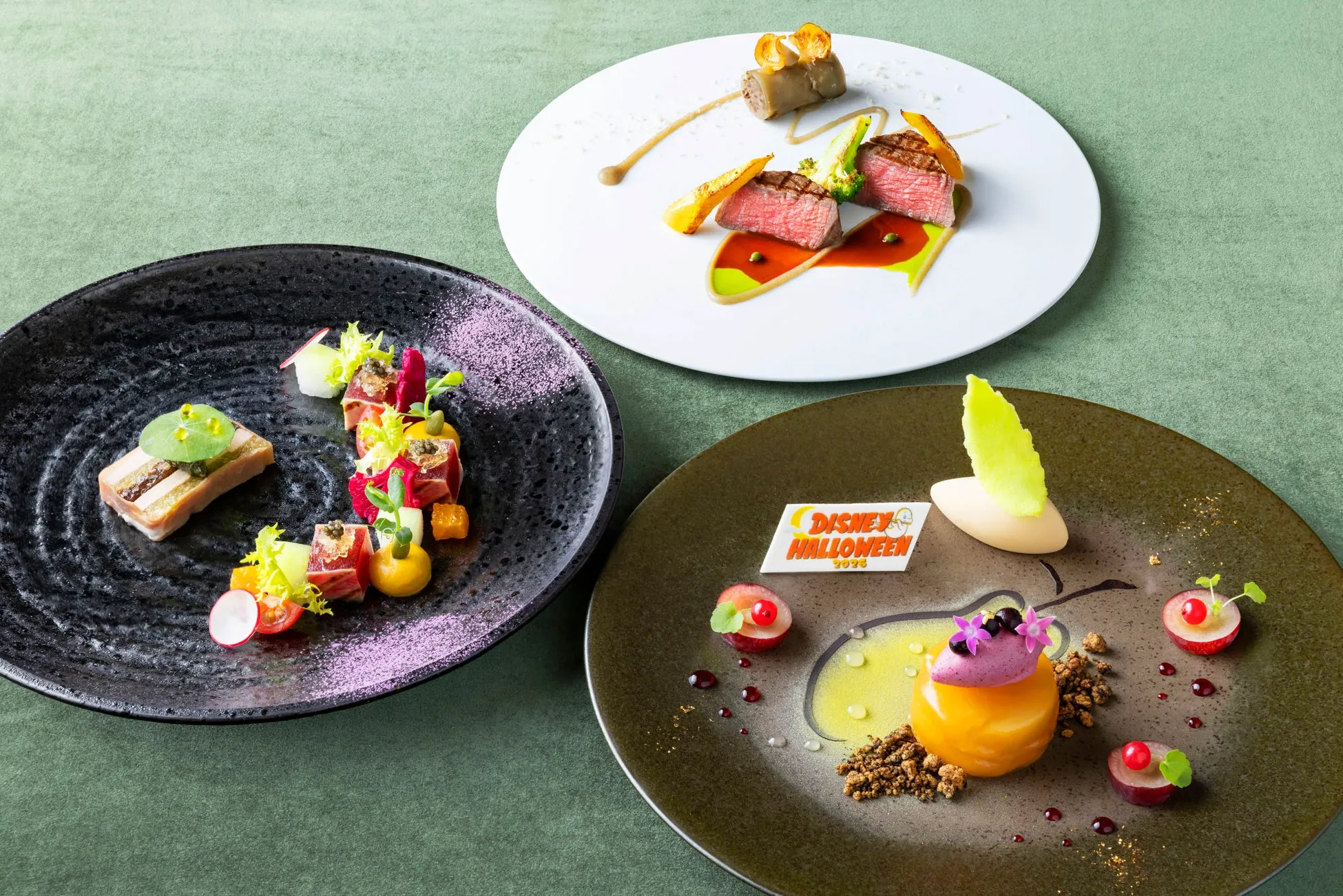 秋のディズニーリゾートでの美しい料理のプレート