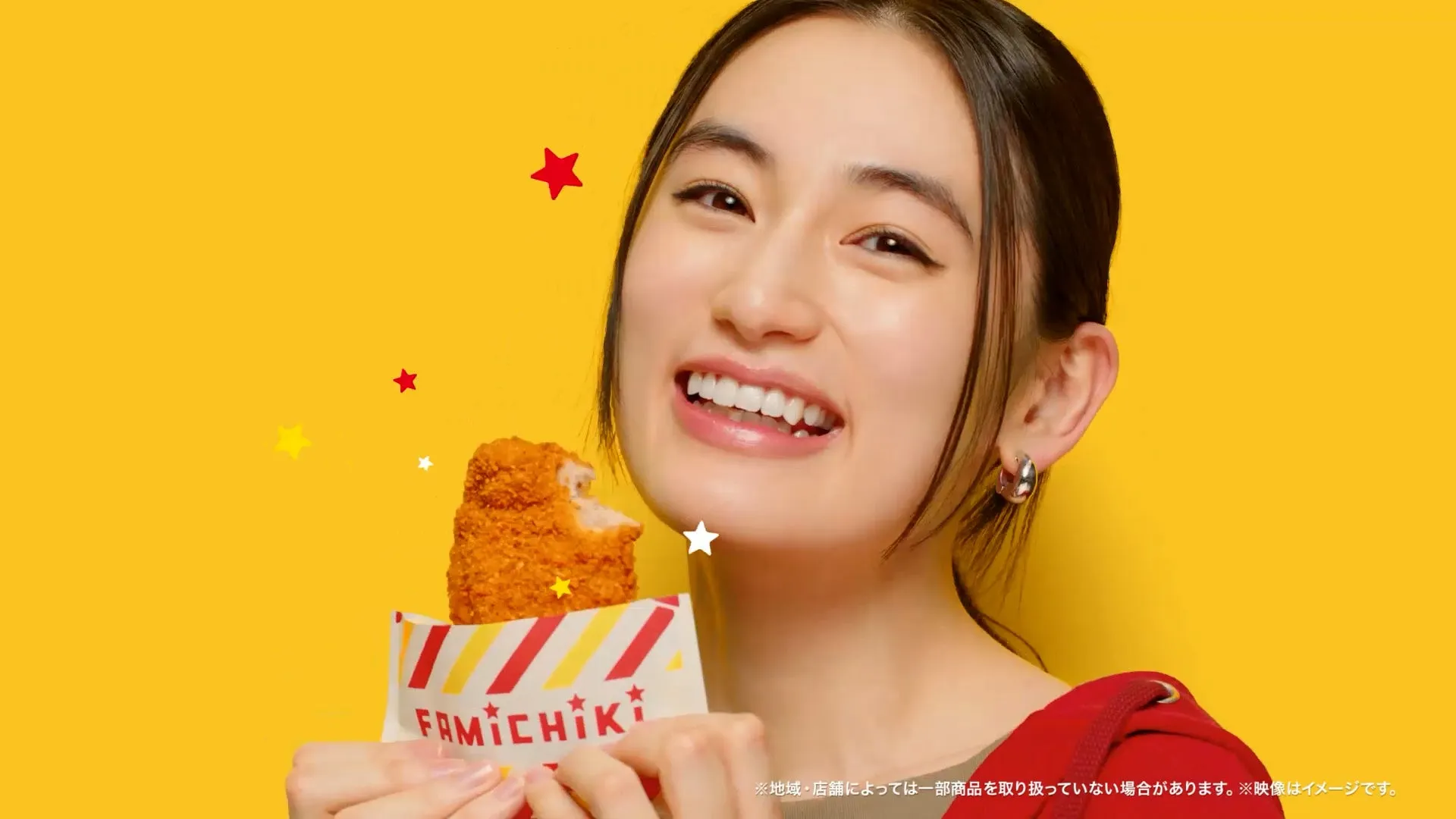 八木莉可子さんとファミチキの笑顔
