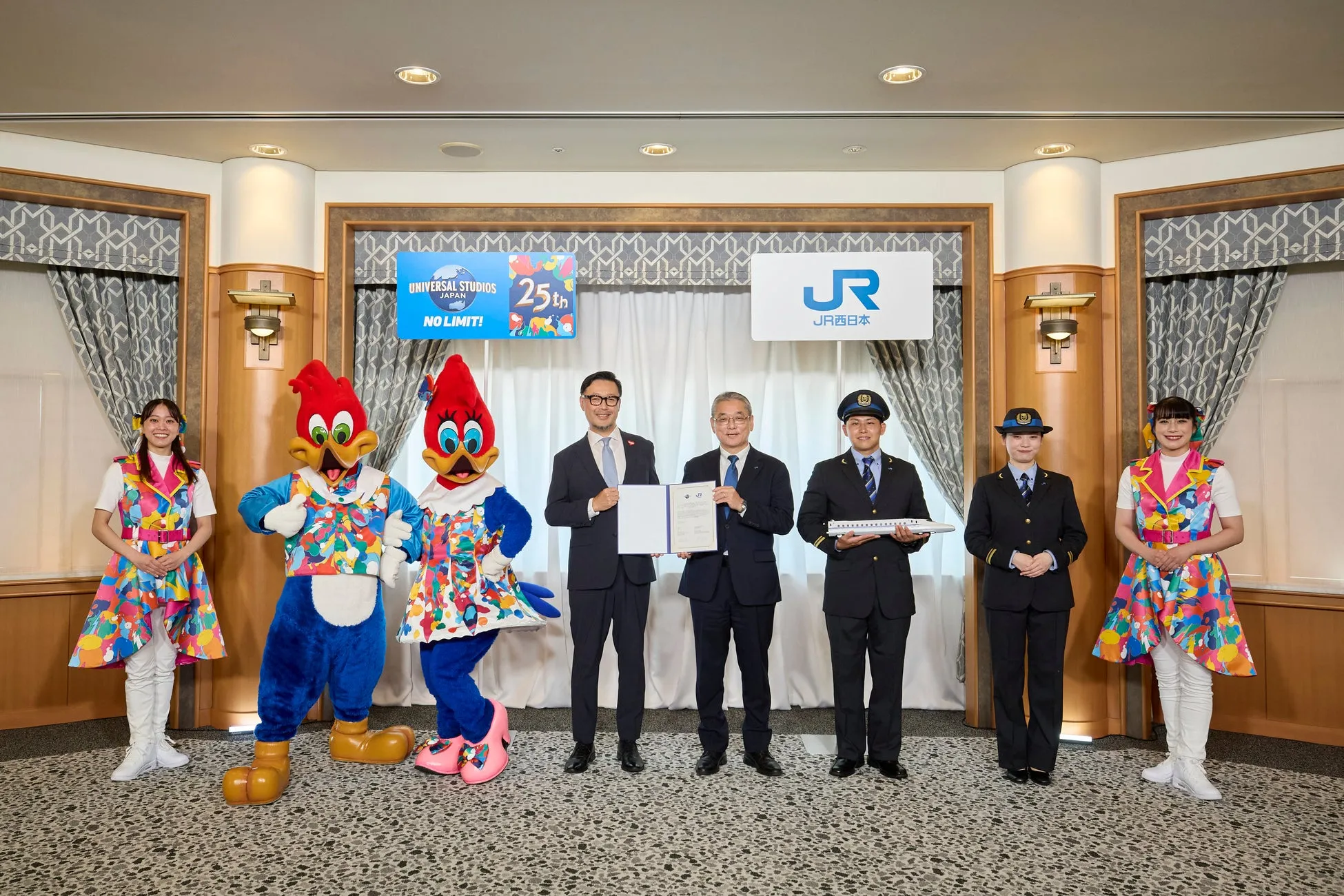 JR西日本とUSJの連携協定式典