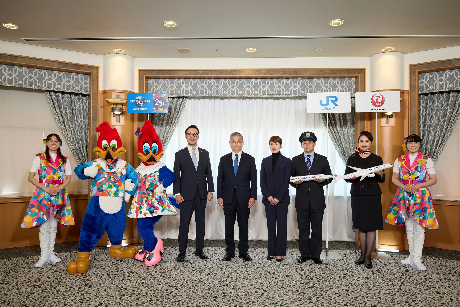 JR西日本とUSJの連携協定締結式