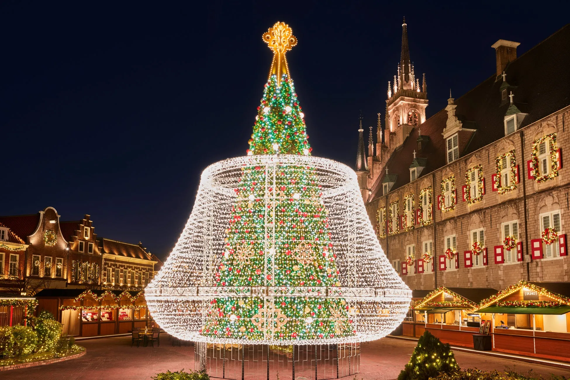 ハウステンボスのクリスマスイルミネーションとヨーロッパ風の建物