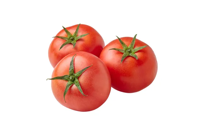 新鮮なトマト3つ