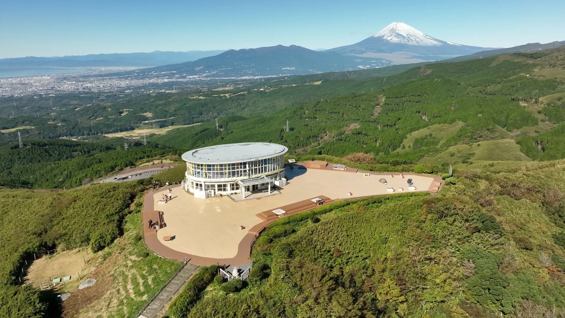 富士山と駿河湾を望む箱根十国峠のヴィラ
