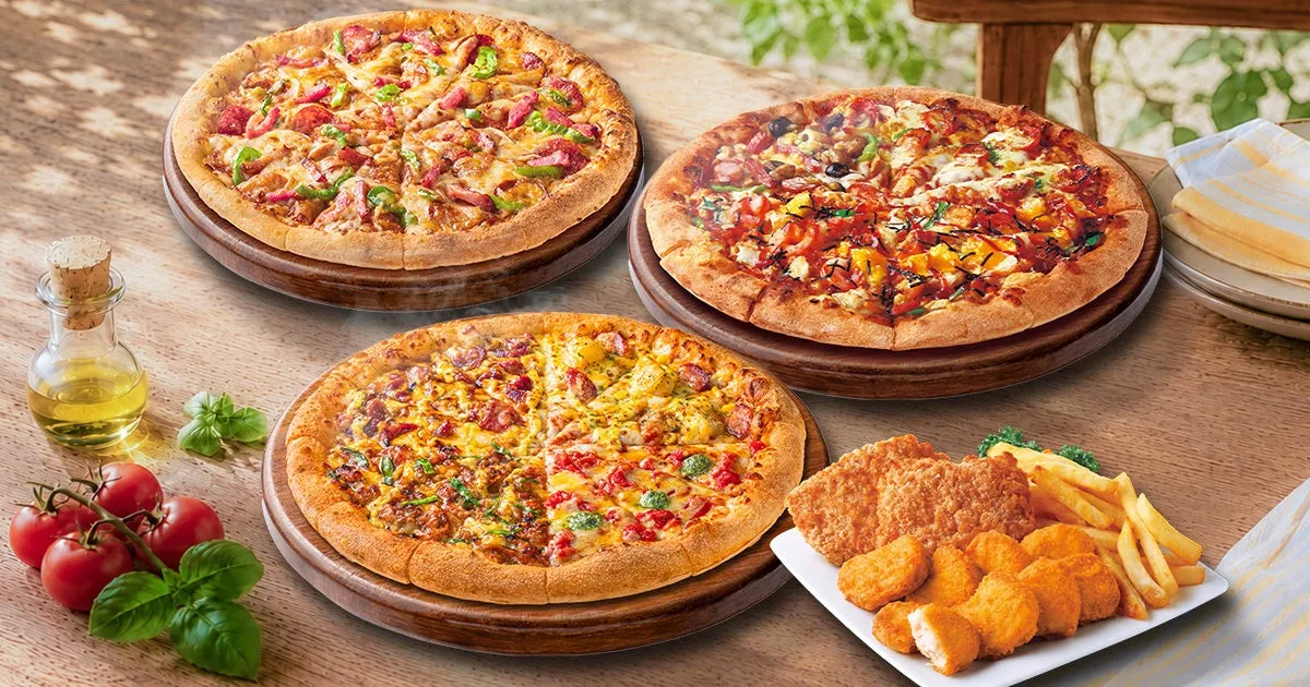 ピザハットの夏休みセット、3種類のピザとチキンコンボ