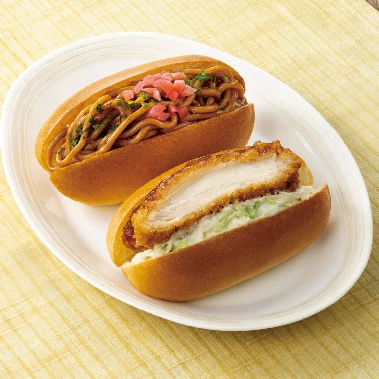 焼きそばパンとチキンカツサンド