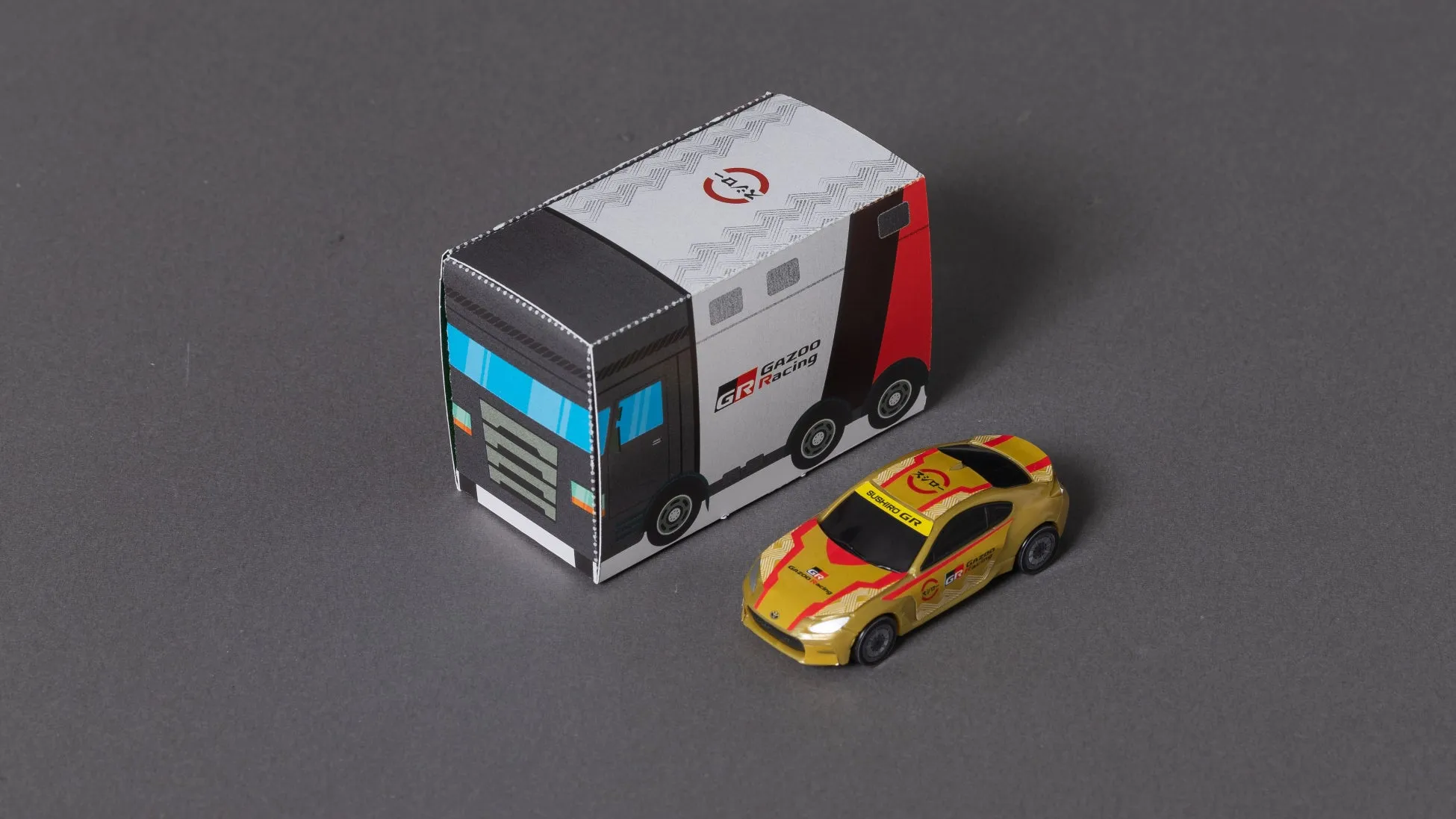 スシローとGAZOO Racingのコラボミニカーとペーパートラック