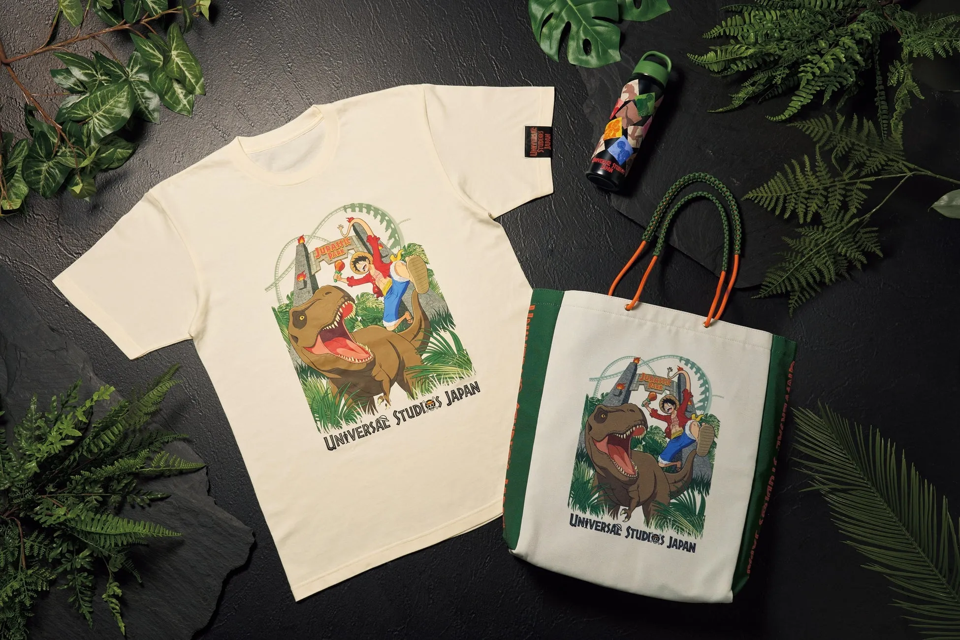 ユニバーサル・スタジオ・ジャパン25周年記念グッズのTシャツとトートバッグ