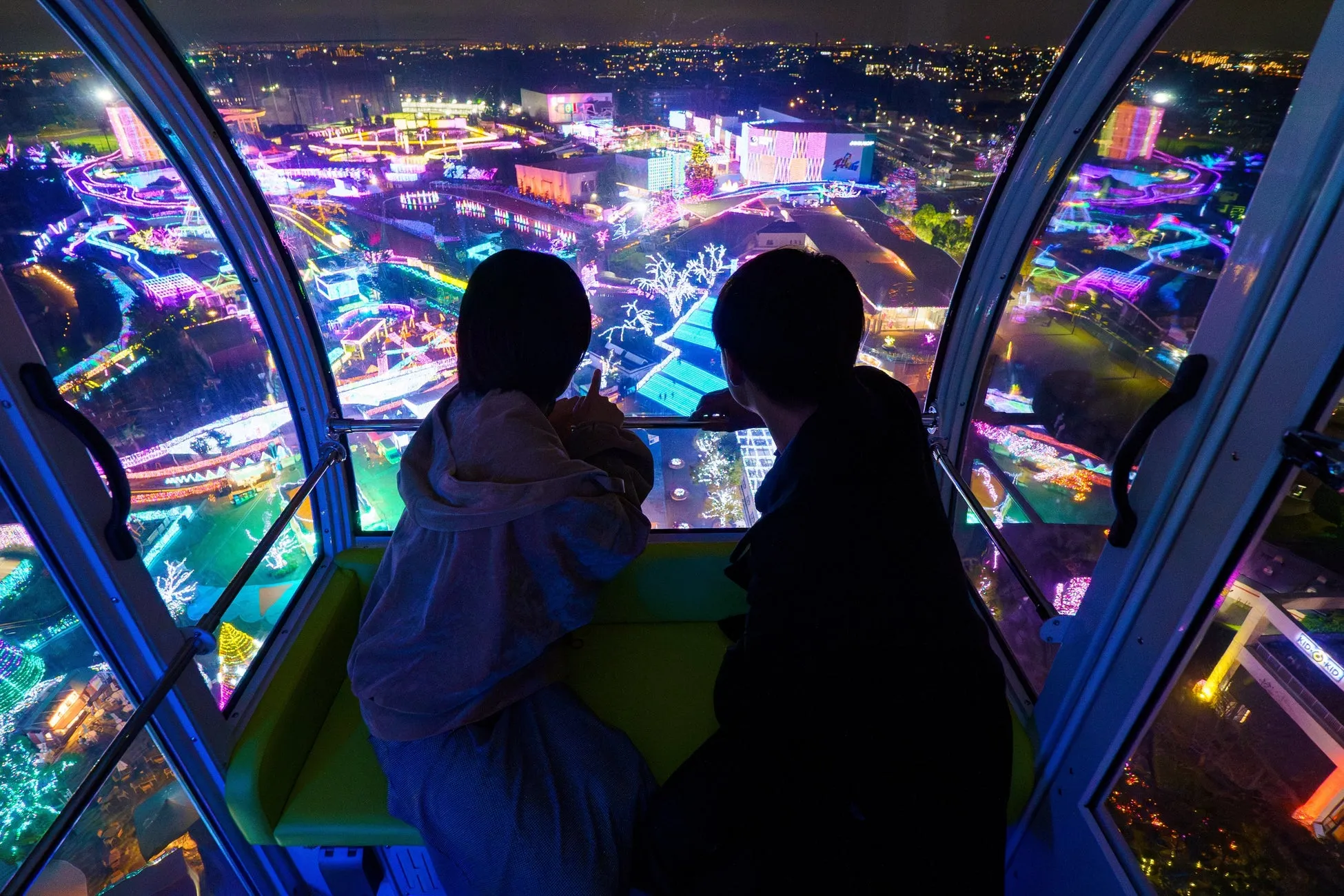 ジュエルミネーション2026 よみうりランドの観覧車からの夜景