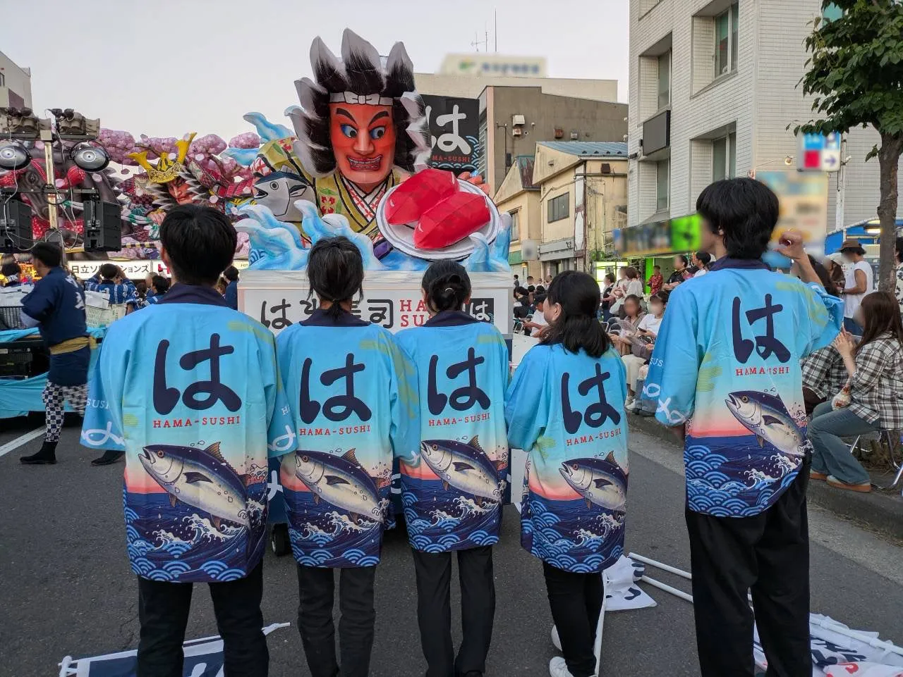 青森ねぶた祭ではま寿司のオリジナルねぶた
