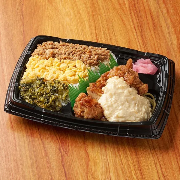 そぼろ弁当と唐揚げ