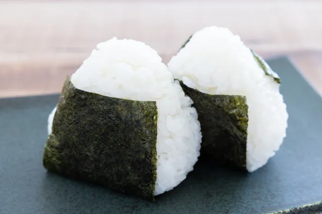 大きなおむすび2個
