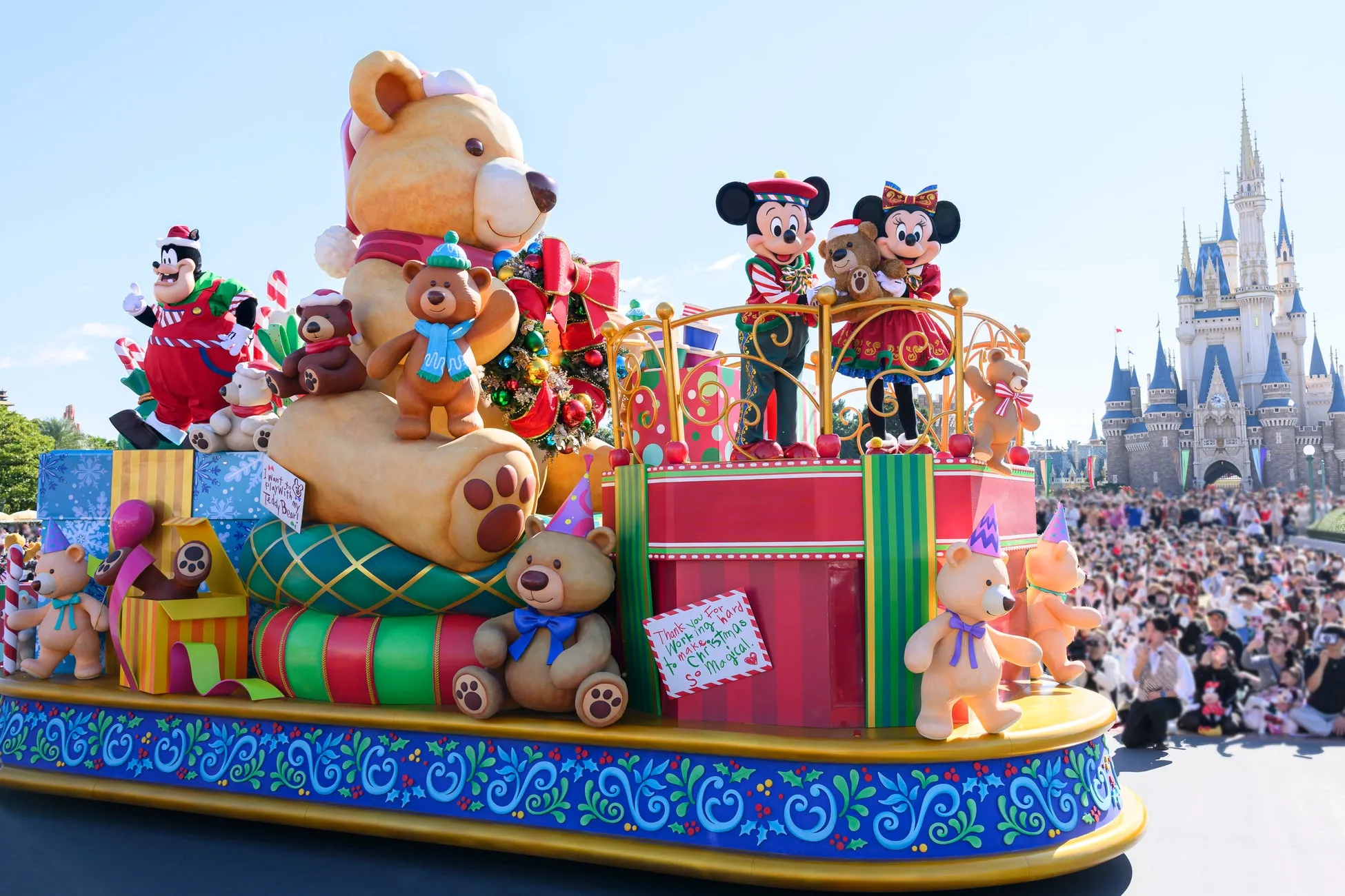 ディズニーパレードとシンデレラ城