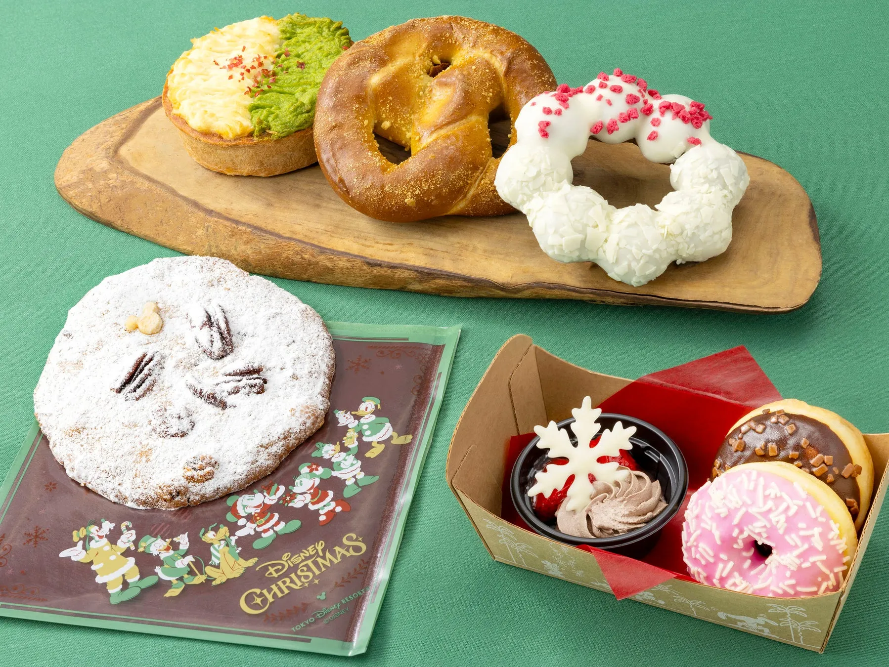 東京ディズニーリゾートのクリスマススイーツとパンのセット