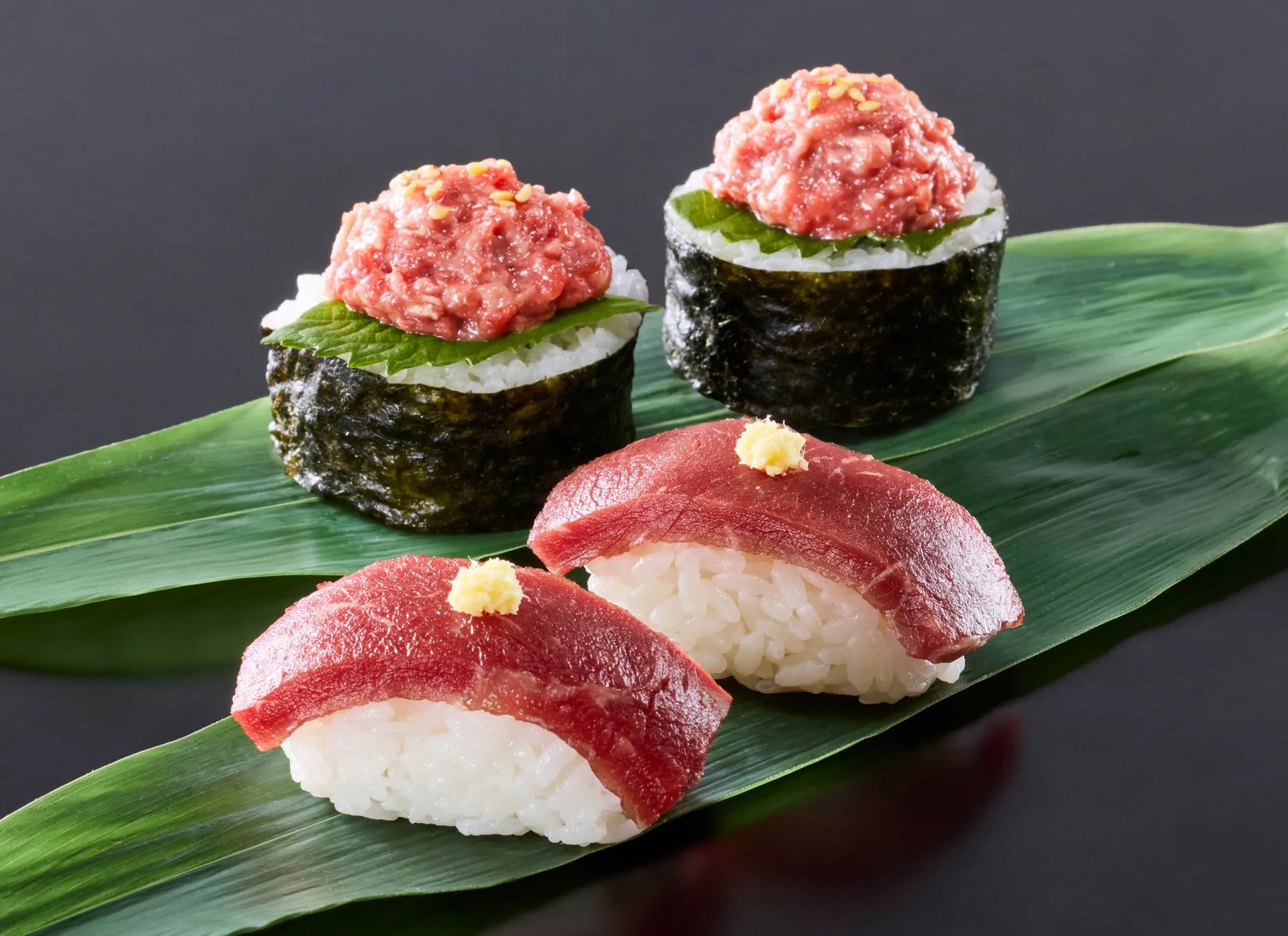マグロの握り寿司とネギトロ巻き