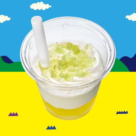 カップに入ったゼリーとクリームのデザート