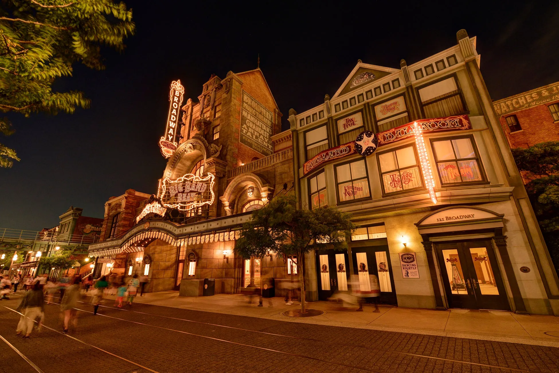 東京ディズニーシー ブロードウェイ・ミュージックシアターの夜景