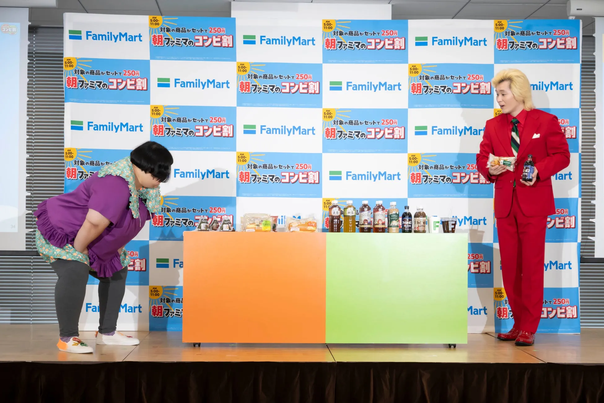 メイプル超合金がファミマキャンペーンで商品を紹介