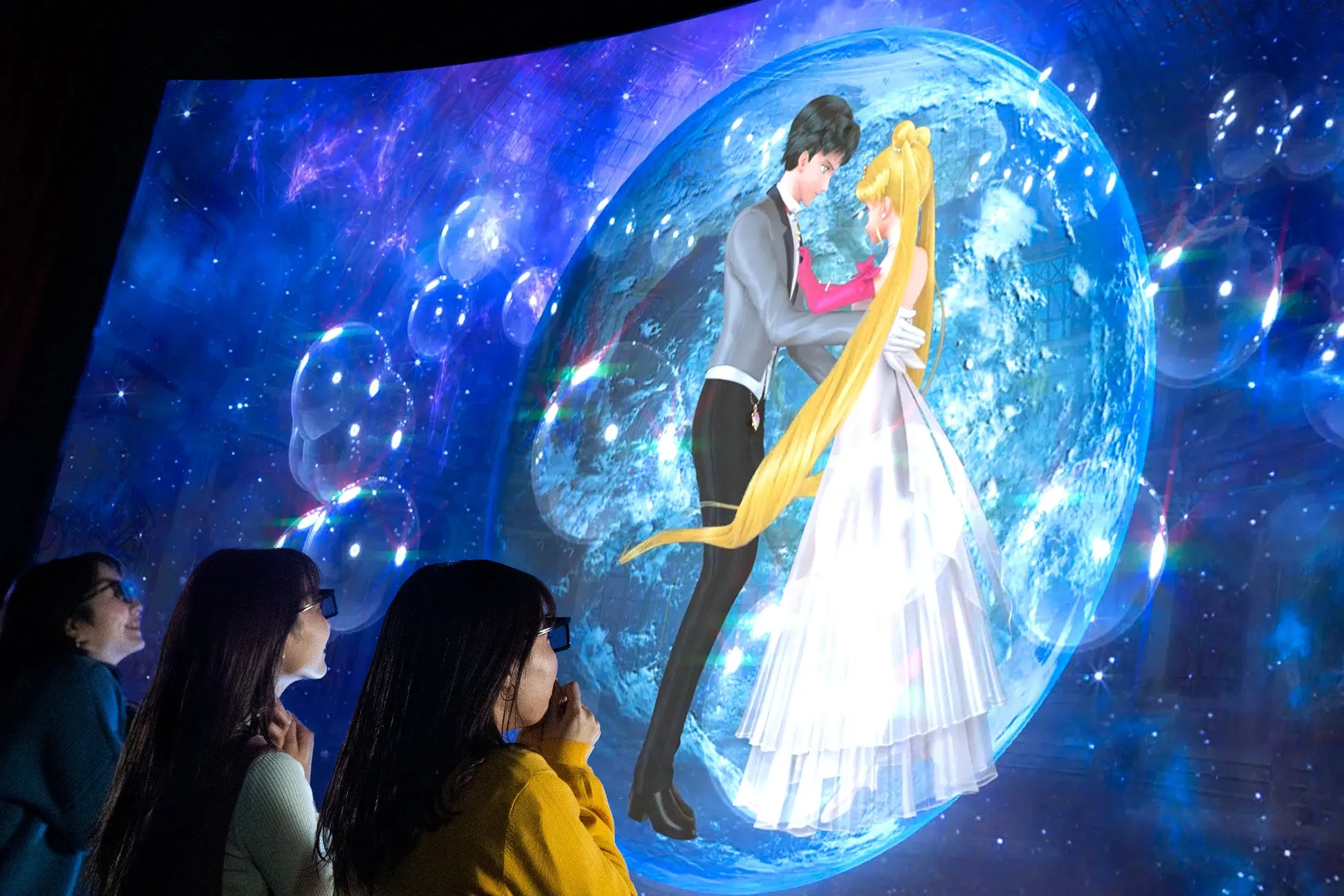 セーラームーンが宇宙を背景に映し出される様子