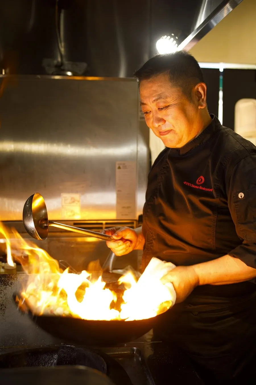 菰田欣也シェフのポートレート写真