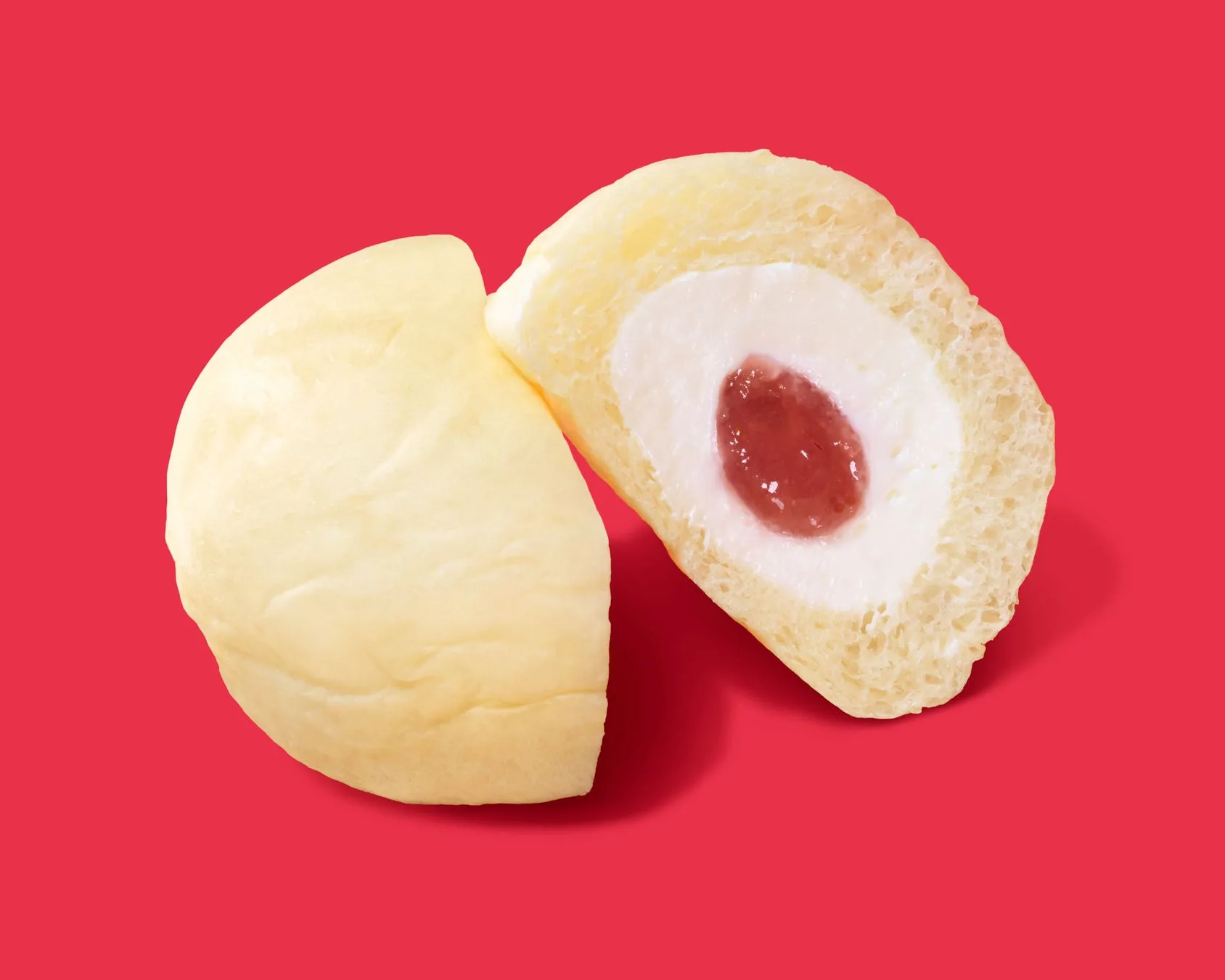 冷やして食べる白いくりーむパン 福岡あまおういちご